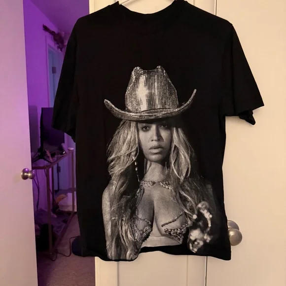 Beyonce Renaissance World Tour Graphic Tshirt - Picture 3 of 5